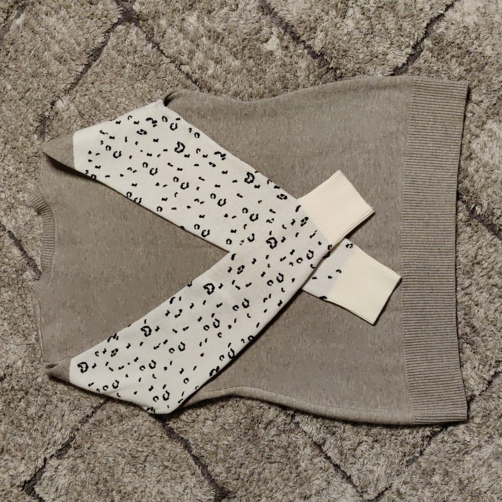 Minkpink Snow Leopard sweater Large - Picture 7 of 7